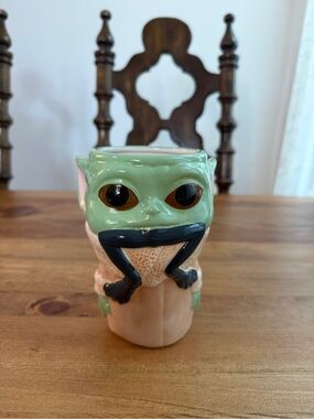 Ceramic Frog Tiki Mug in Mint Green and Cream Star Wars Galerie GROGU YODA